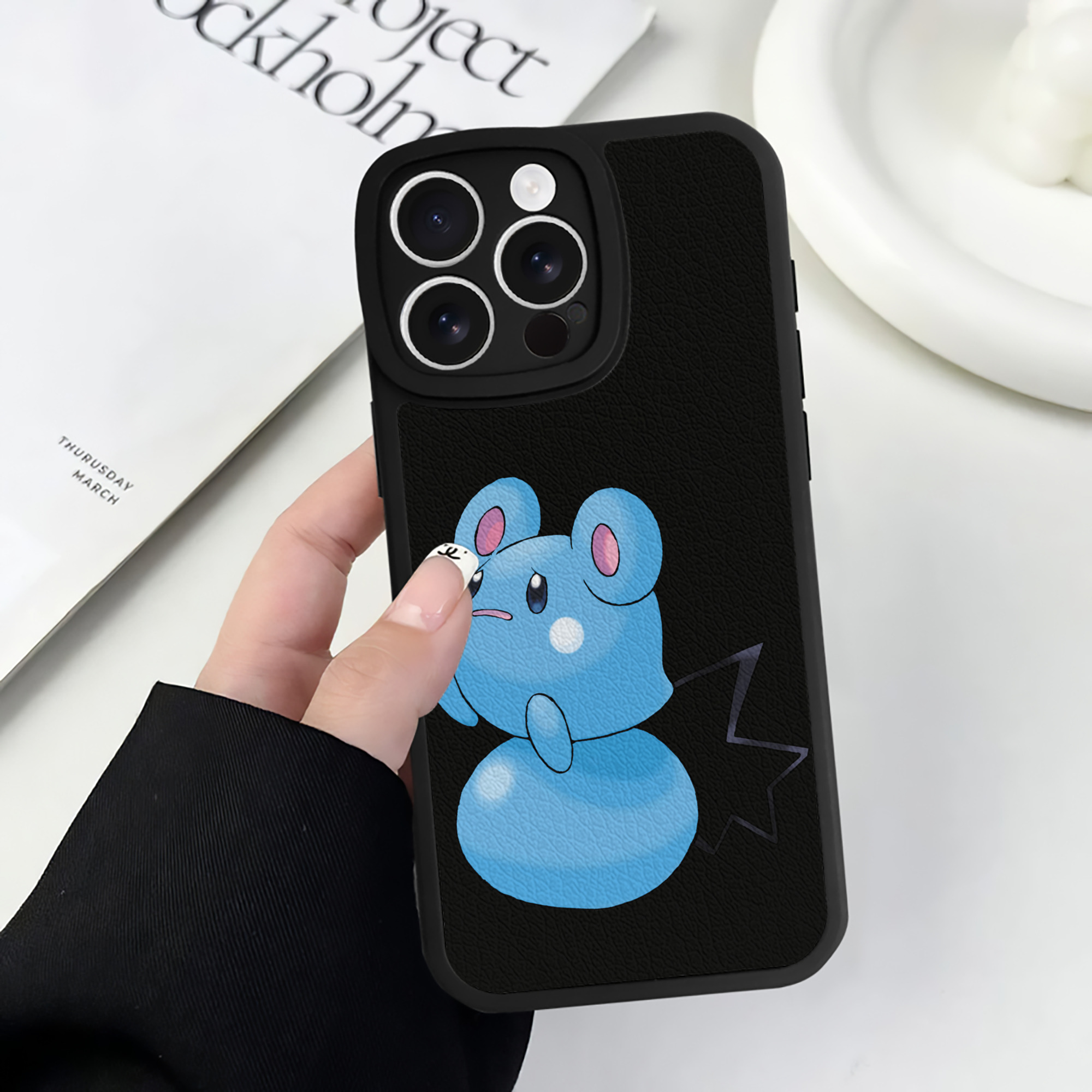 （画像用） ポケットモンスター Pokémon 【iPhone 16シリーズ対応】シリコンスマホケース（レザー調） 材質：シリコン